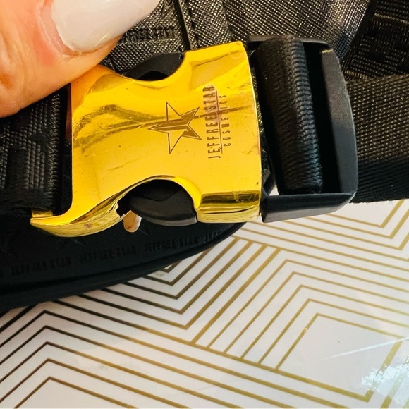 🔥Jeffree Start Fanny Bag🔥 - Picture 4 of 9